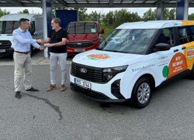 Nový automobil od Nadace Charty 77 - Konto Bariéry a Fondu Globus